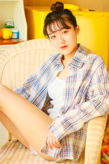 色老头挺进娇妻身体 小怡